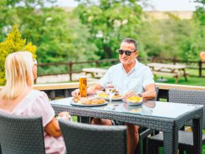 Heather View Leisure Park - Ivy Caravan 2