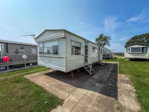 Great 4 Berth Caravan At Withernsea Sands Ref 79003Hg