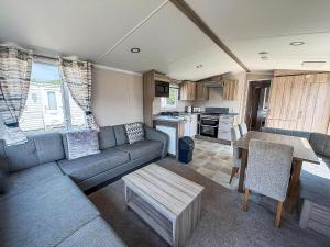Beautiful Caravan At Skipsea Sands Ref 41029Wf