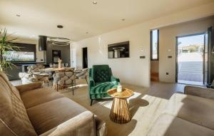 Nice Home In Tar With Private Swimming Pool 