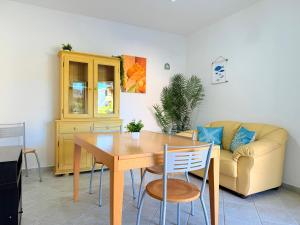 House Aenjoy - Appartamento con veranda a pochi minuti da Cala Liberotto