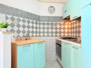 House Aenjoy - Appartamento con veranda a pochi minuti da Cala Liberotto