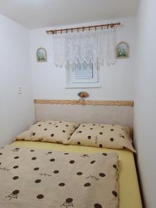 Domček pri vodopáde