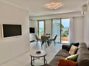 LEtoile YourHostHelper