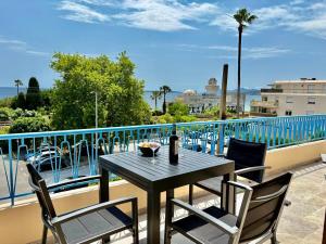 LEtoile YourHostHelper