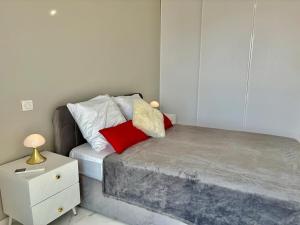 LEtoile YourHostHelper