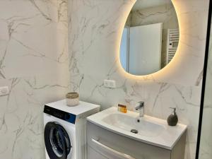 LEtoile YourHostHelper