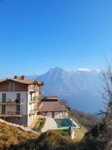 La Bella Vista-panoramic lake view, terrace & swimming pool