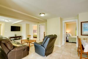 7 Mi to Waikiki Airy Retreat Near Shops and Eats!