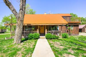5 Mi to Navajo State Park Riverfront Cabin!