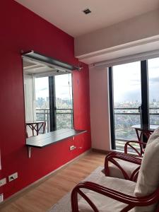 Stylish City View Flat Cozy with Netflix WIFI in The Knightsbridge Residences