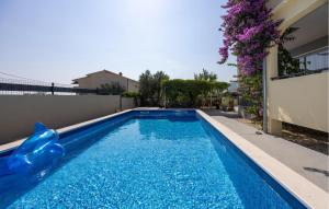 Six-Bedroom Holiday Home Kastel Luksic With A Fireplace 02