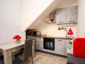 The Cozy Apartment - Wi-Fi, Smart TV, Free Parking