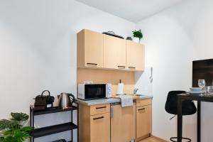 Bright City Apartment Free Parking & 2 Min to Subway