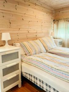 Family Cabin With Panoramic Windows By Oksrødkilen
