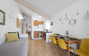 1 Bedroom Amazing Apartment In Pirovac