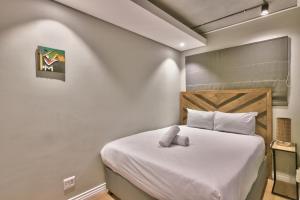 Waterfront apartment with balcony & views