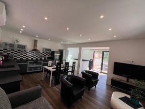 Appartements Domaine Baccia Donna Proche Nice, Climatisation, jacuzzi, petanque & parking gratuit : photos des chambres