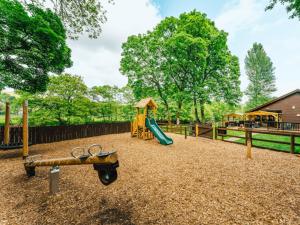 Heather View Standard Daisy Caravan Sleeps 6 4