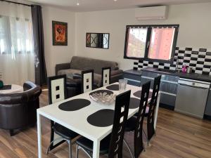 Appartements Domaine Baccia Donna Proche Nice, Climatisation, jacuzzi, petanque & parking gratuit : photos des chambres