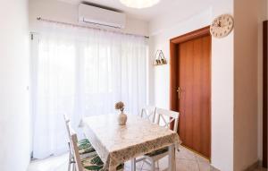 Nice Apartment In Sutivan