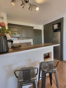 Appartements Cote Golf, bel appartement RDC avec terrasses dans Golf, piscine, tennis, a 5mn de l'Isle sur la Sorgue : photos des chambres