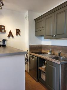 Appartements Cote Golf, bel appartement RDC avec terrasses dans Golf, piscine, tennis, a 5mn de l'Isle sur la Sorgue : photos des chambres