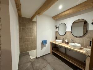 Maisons de vacances Domaine de Verteilhac Le Jardin de Clemence, 6 personnes piscine chauffee : photos des chambres
