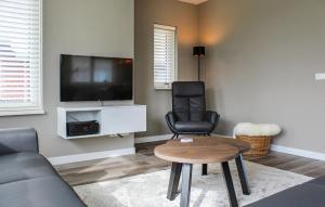 Cozy Home In Idskenhuizen With Wifi