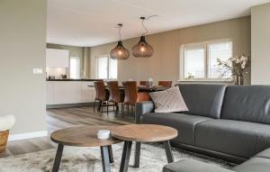 Cozy Home In Idskenhuizen With Wifi