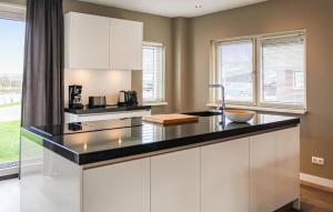 Cozy Home In Idskenhuizen With Wifi