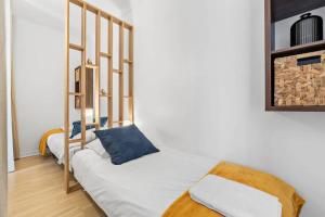 2 Bedrooms, 131 Rue d'Antibes