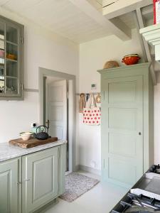 Thatched Idyll Close To The Sea In Liseleje