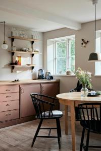 Peaceful Forest Idyll In Timber House For Families