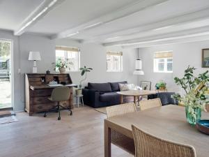 Peaceful Forest Idyll In Timber House For Families