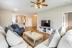 < 1 Mi to Legends Golf Resort: Condo w Pool!