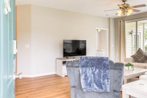 < 1 Mi to Legends Golf Resort: Condo w Pool!