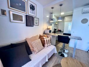 Stylish and comfortable one bedroom with sea view