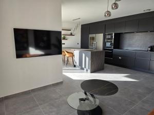 CS Skyline rooftop spa de nage