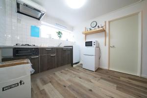 大人気エリア新宿まで電車4分 Jr東中野駅徒歩6分 大久保駅徒歩10分 最大5名様 お荷物預可