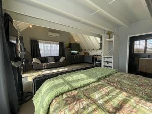 ACORN STUDIO Fully equipped Studio with kids loft