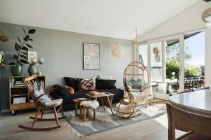 Island Weekend Home With Pastels And View