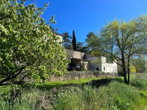 Maisons de vacances Wine Estate With Pool Near Lamalou : photos des chambres