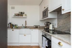 Bright Studio with Park Views - London Fields