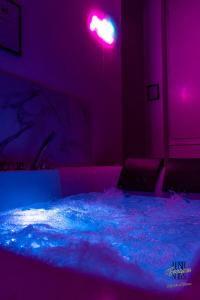 Lush Escape Suites - hottube and sauna