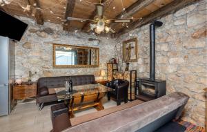 1 Bedroom Awesome Home In Drivenik 