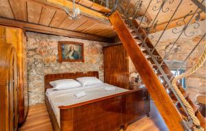 1 Bedroom Awesome Home In Drivenik 