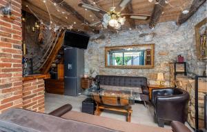 1 Bedroom Awesome Home In Drivenik