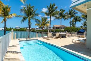 Blue Marlin House - Waterfront Pool Home, Steps from the Beach, Hot Tub, 210 Dock