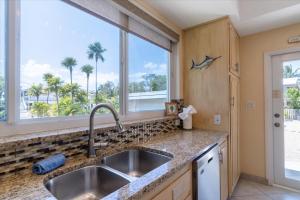 Blue Marlin House - Waterfront Pool Home, Steps from the Beach, Hot Tub, 210 Dock